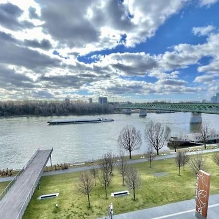 Eurovea Cozy Studio Apartment Bratislava Bagian luar foto