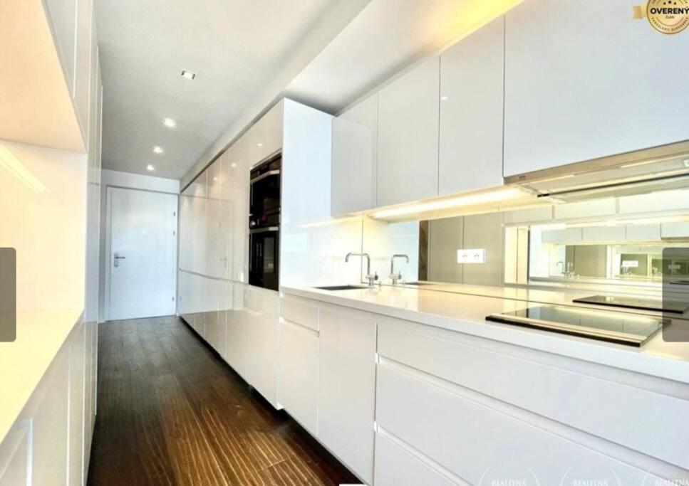 Eurovea Cozy Studio Apartment Bratislava Bagian luar foto